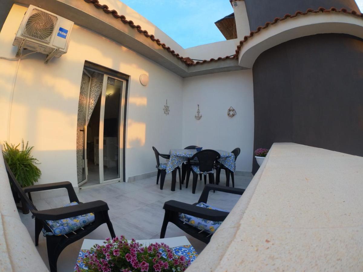 Deep Sea Residence Агридженто Екстериор снимка